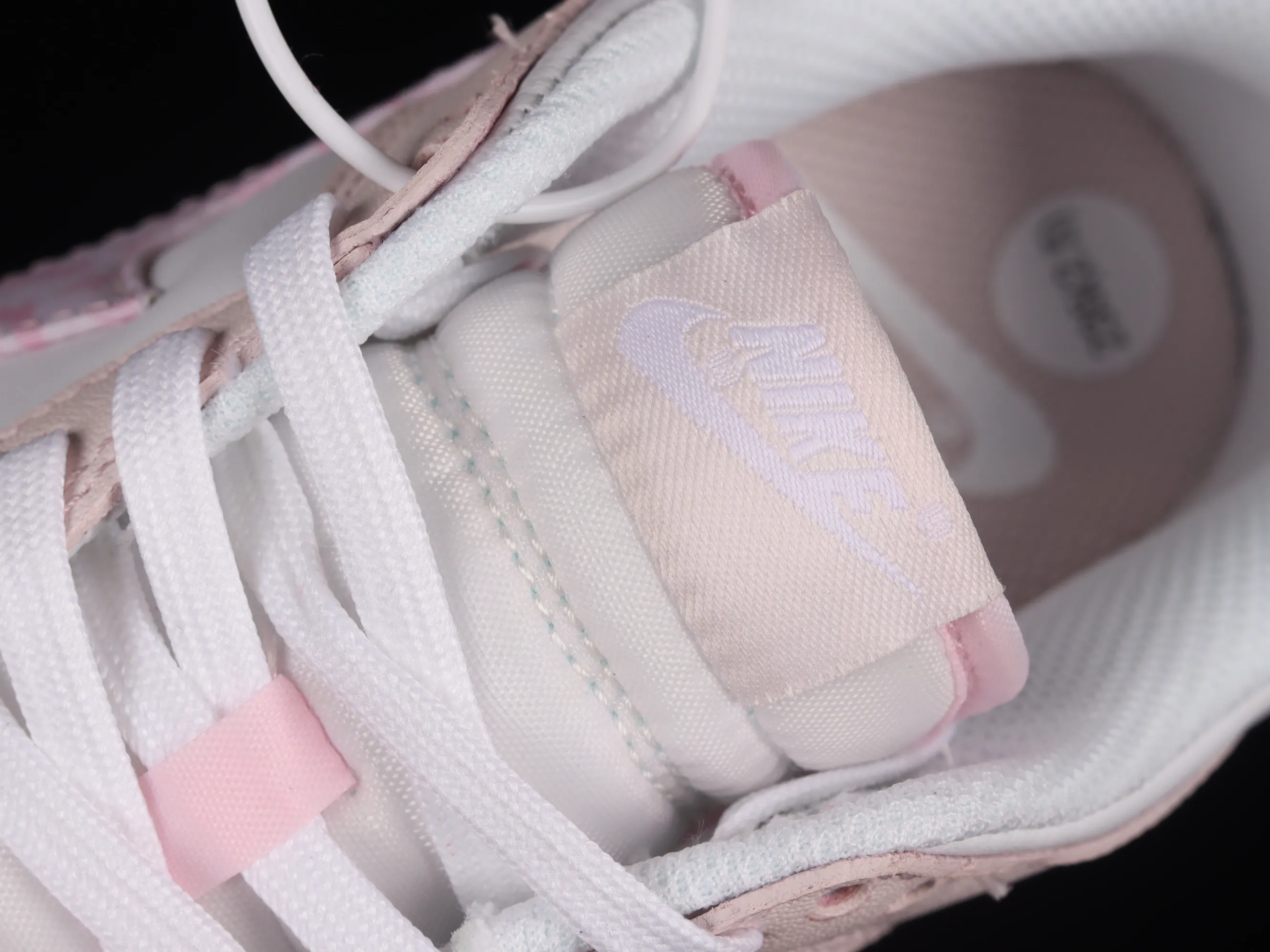 All Categories Nk SB Dunk Series Nk SB Dunk Low Low-top sneakers Cost-effective version Nk Dunk Low "Pink Paisley" Sakura pink SB low-top sports and leisure sneakers FD1449-100